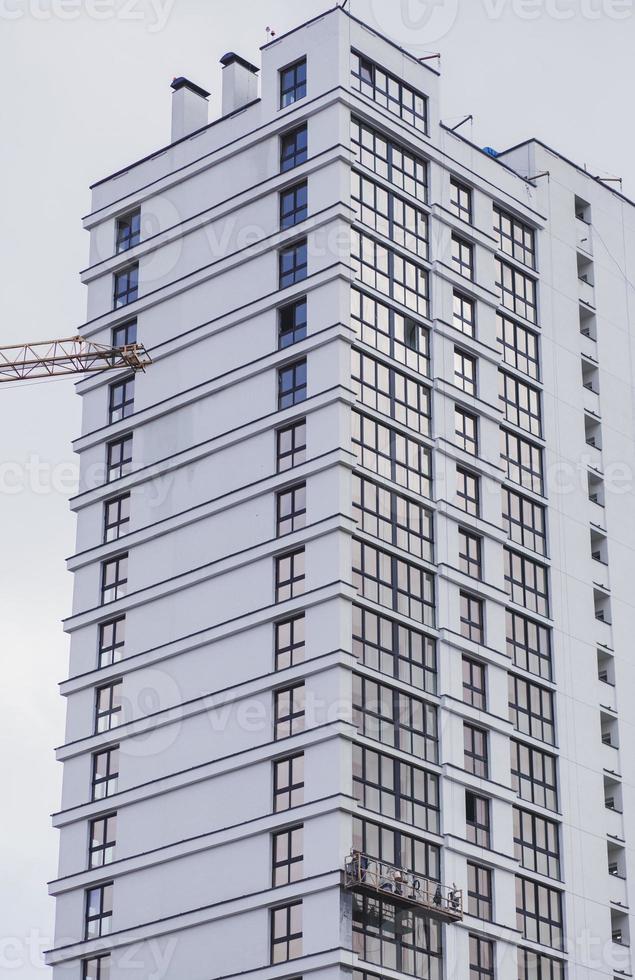 building with crane photo