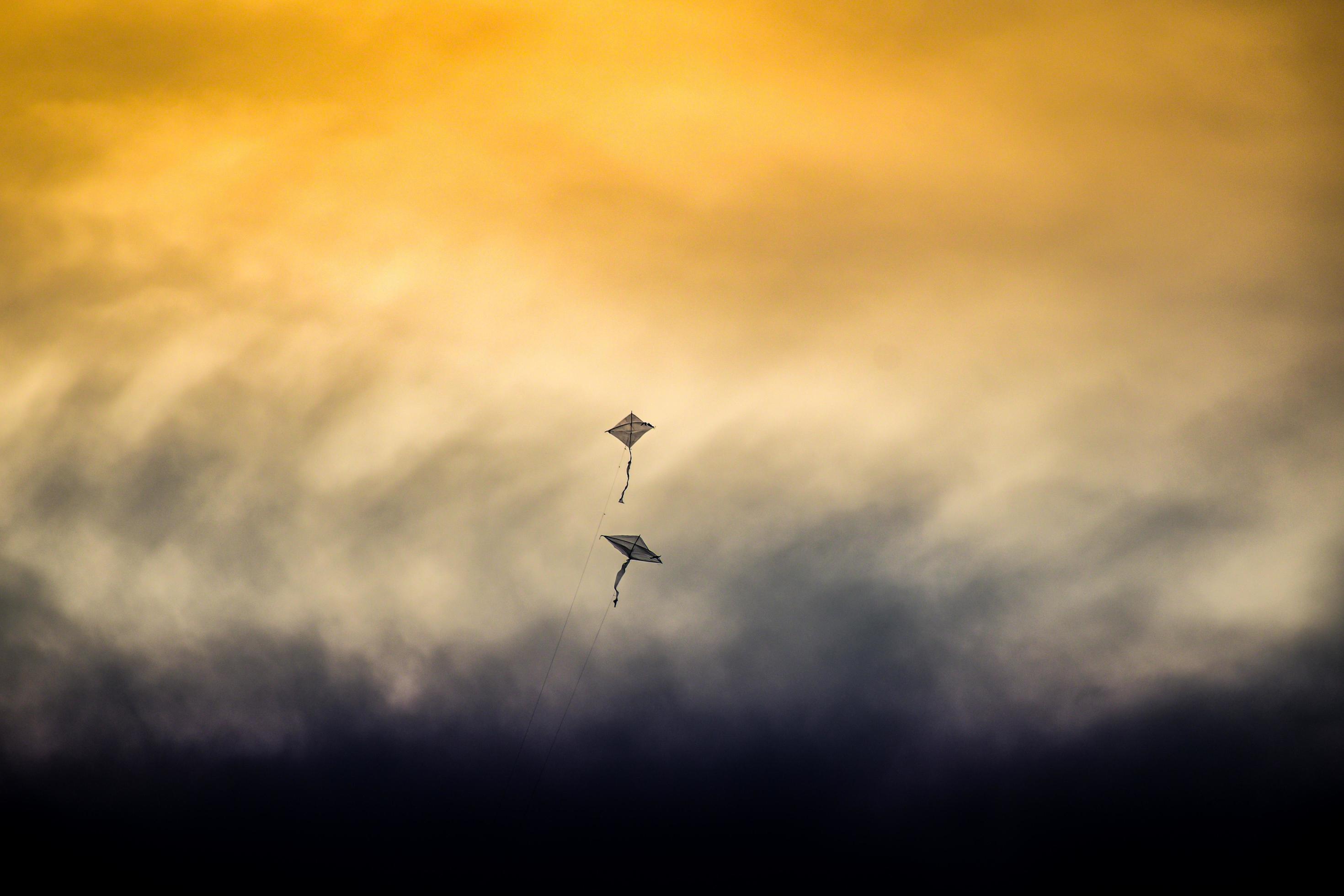 loving kite vs storm 5715288 Stock Photo at Vecteezy