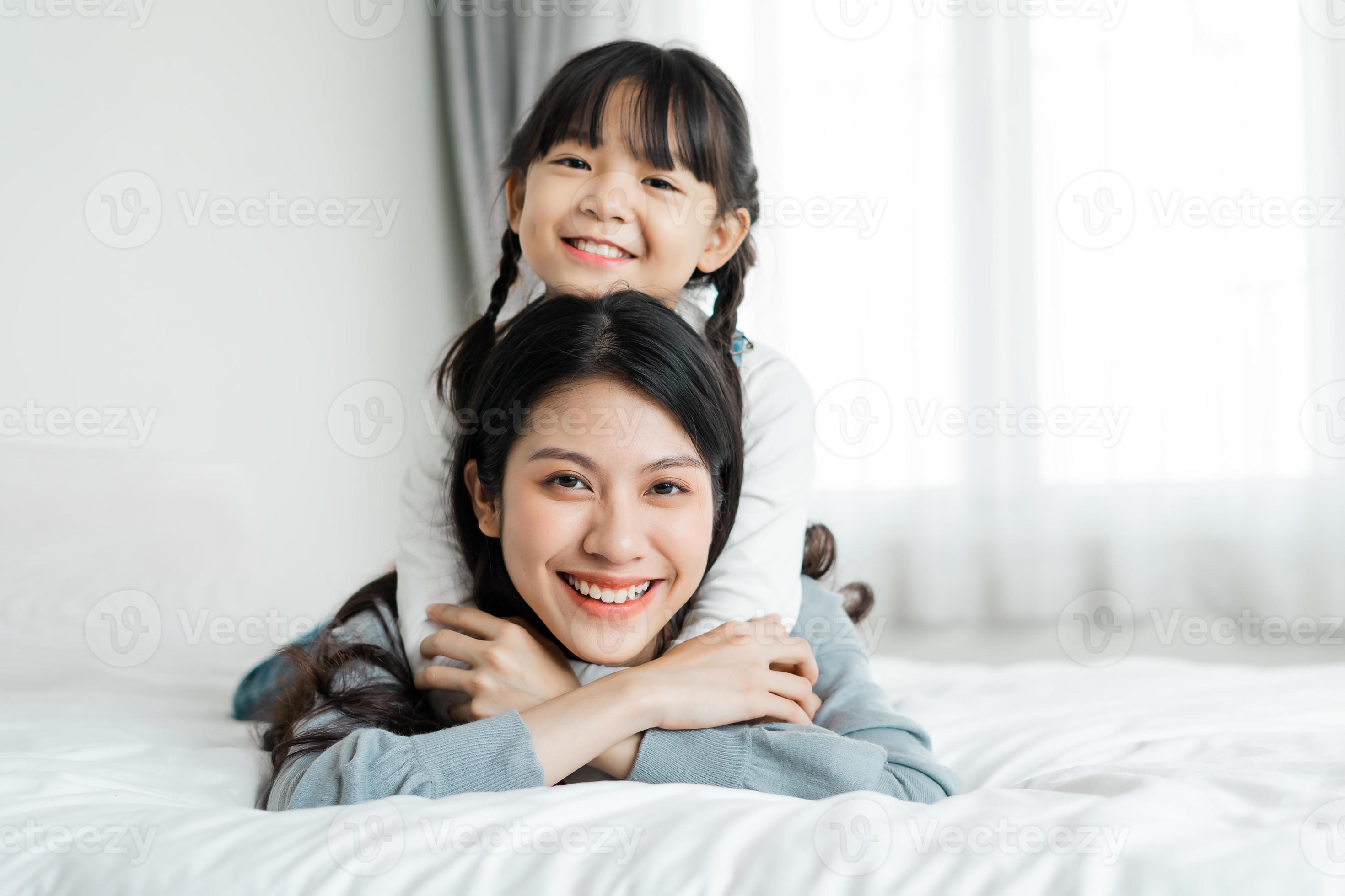 mother and daughter 