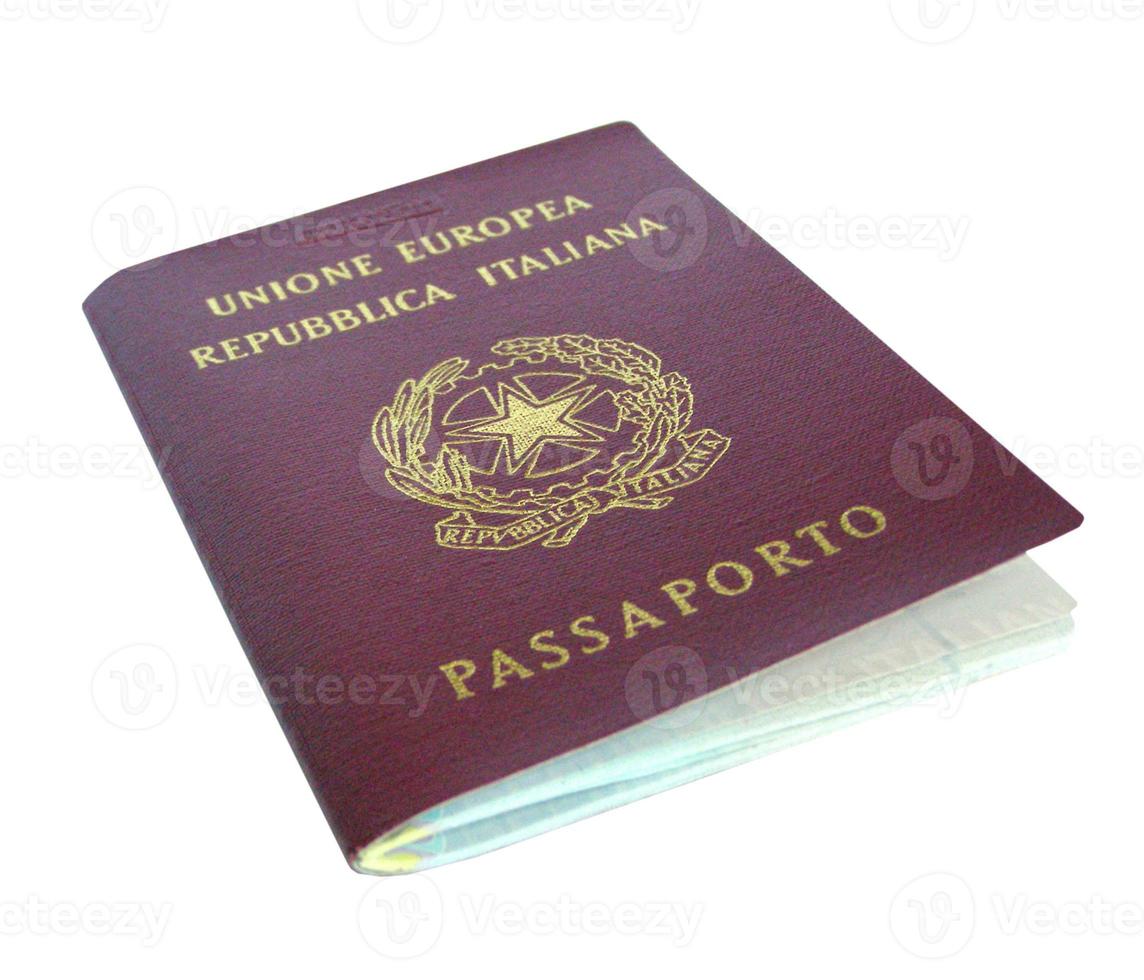pasaporte italiano aislado foto