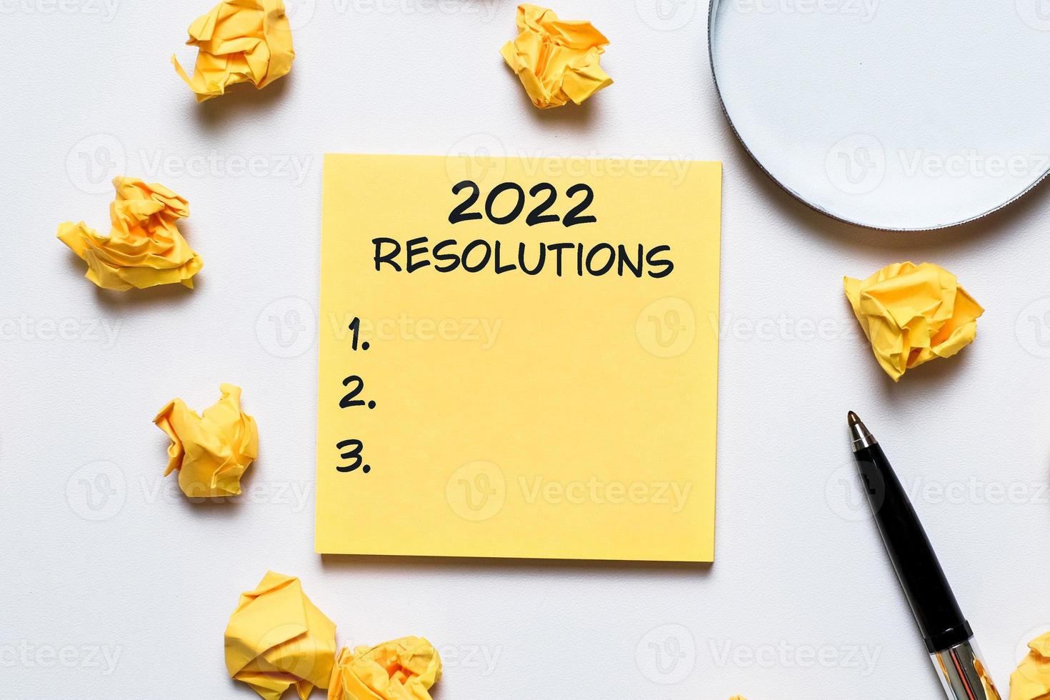 2022 resolutions incription on yellow sticky notes photo