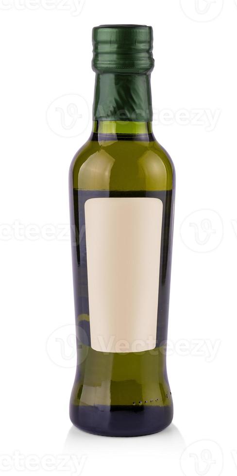botella de aceite de oliva sobre fondo blanco foto