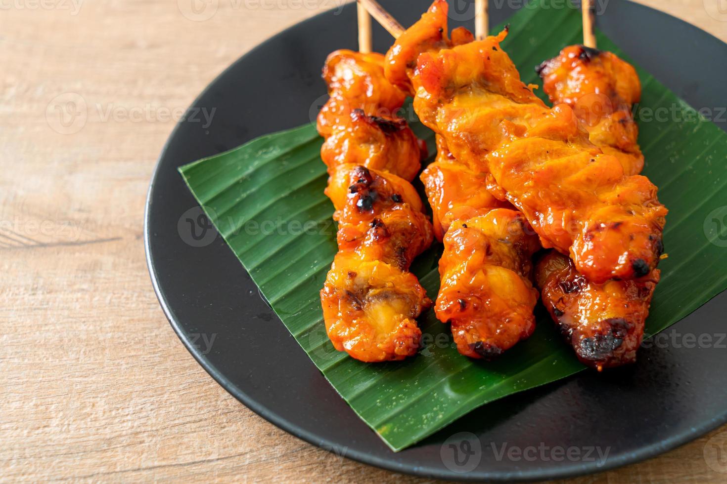 brocheta de pollo a la parrilla al estilo asiático foto