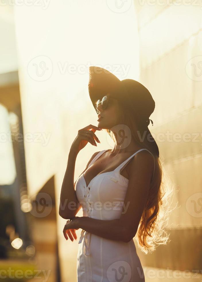 young blonde model photo