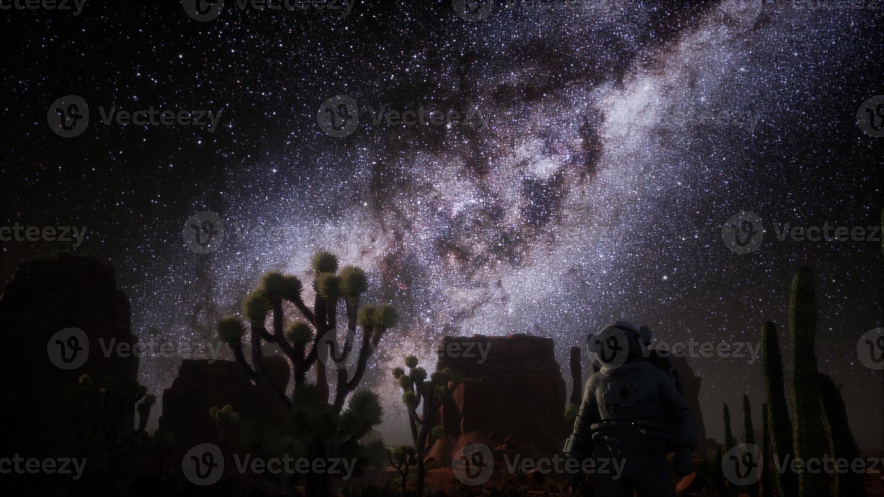 formación de astronautas y estrellas de la vía láctea en el valle de la muerte foto