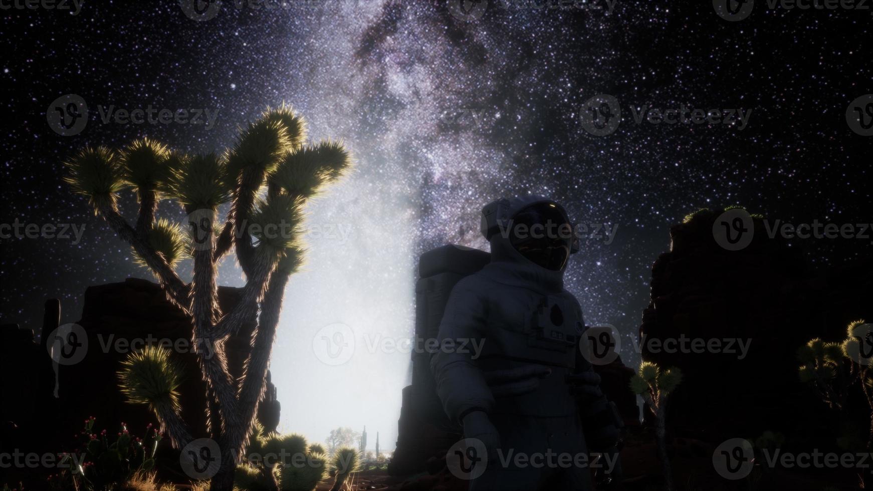 formación de astronautas y estrellas de la vía láctea en el valle de la muerte foto