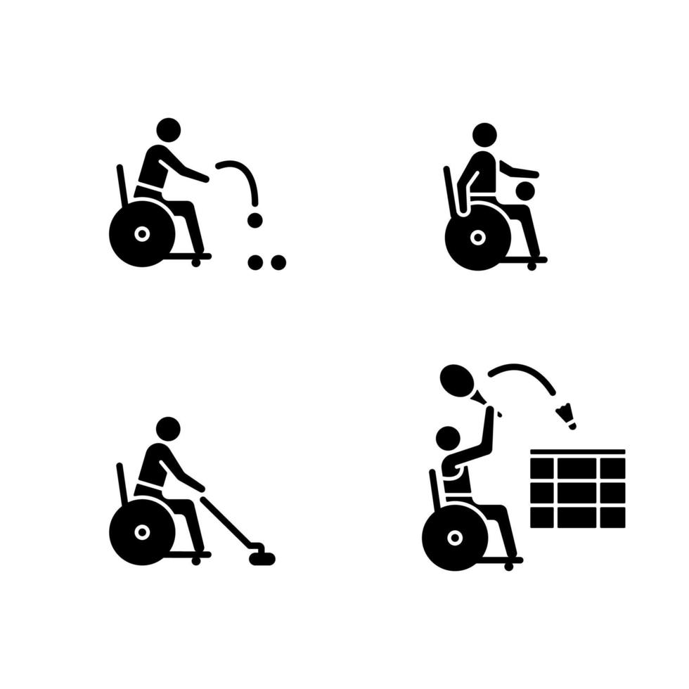 silla de ruedas deportes iconos de glifo negro establecidos en el espacio en blanco. Juegos deportivos adaptados. usuarios de sillas de ruedas. juegos de pelota competitivos. deportistas con discapacidad. símbolos de silueta. ilustración vectorial aislada vector