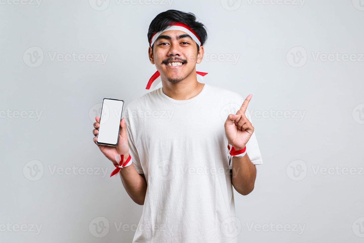 La Mano Del Hombre Muestra Teléfono Móvil Inteligente Con Pantalla