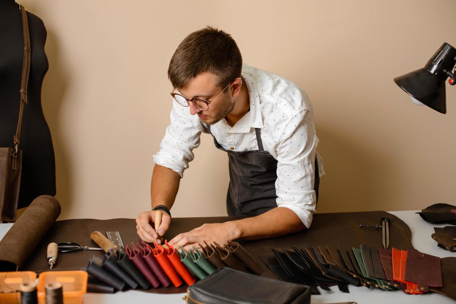 taller de productos de cuero foto