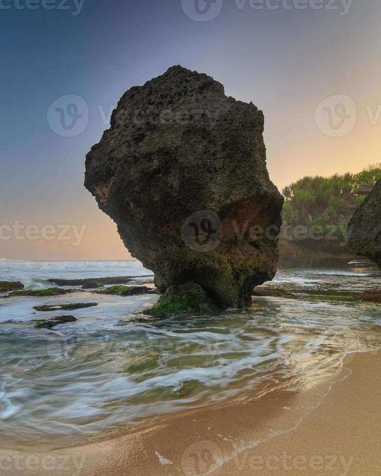 New beach explored near Gunungkidul photo