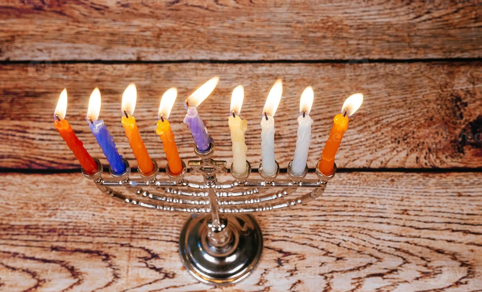 fondo de vacaciones judías de hanukkah con menorah foto