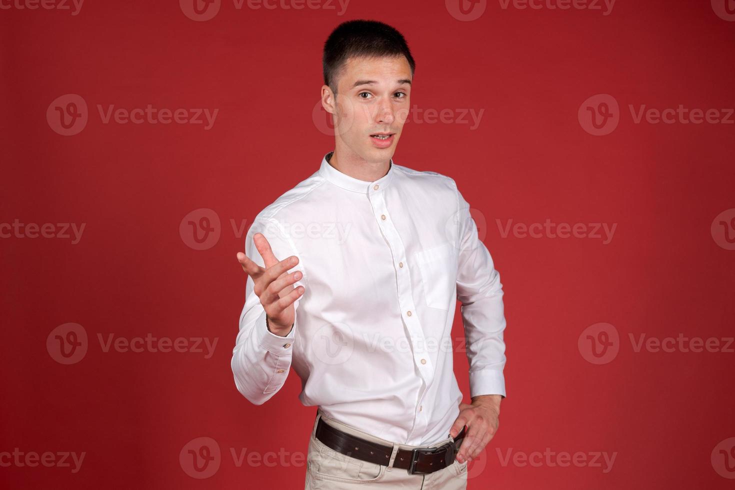 Photo pensive doubtful thinking young handsome brunette male business man