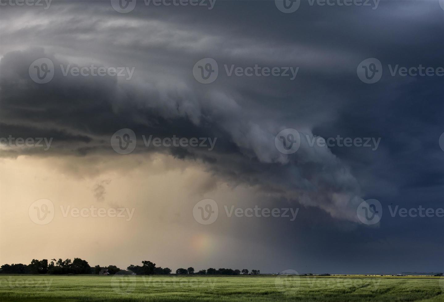 pradera nubes de tormenta foto