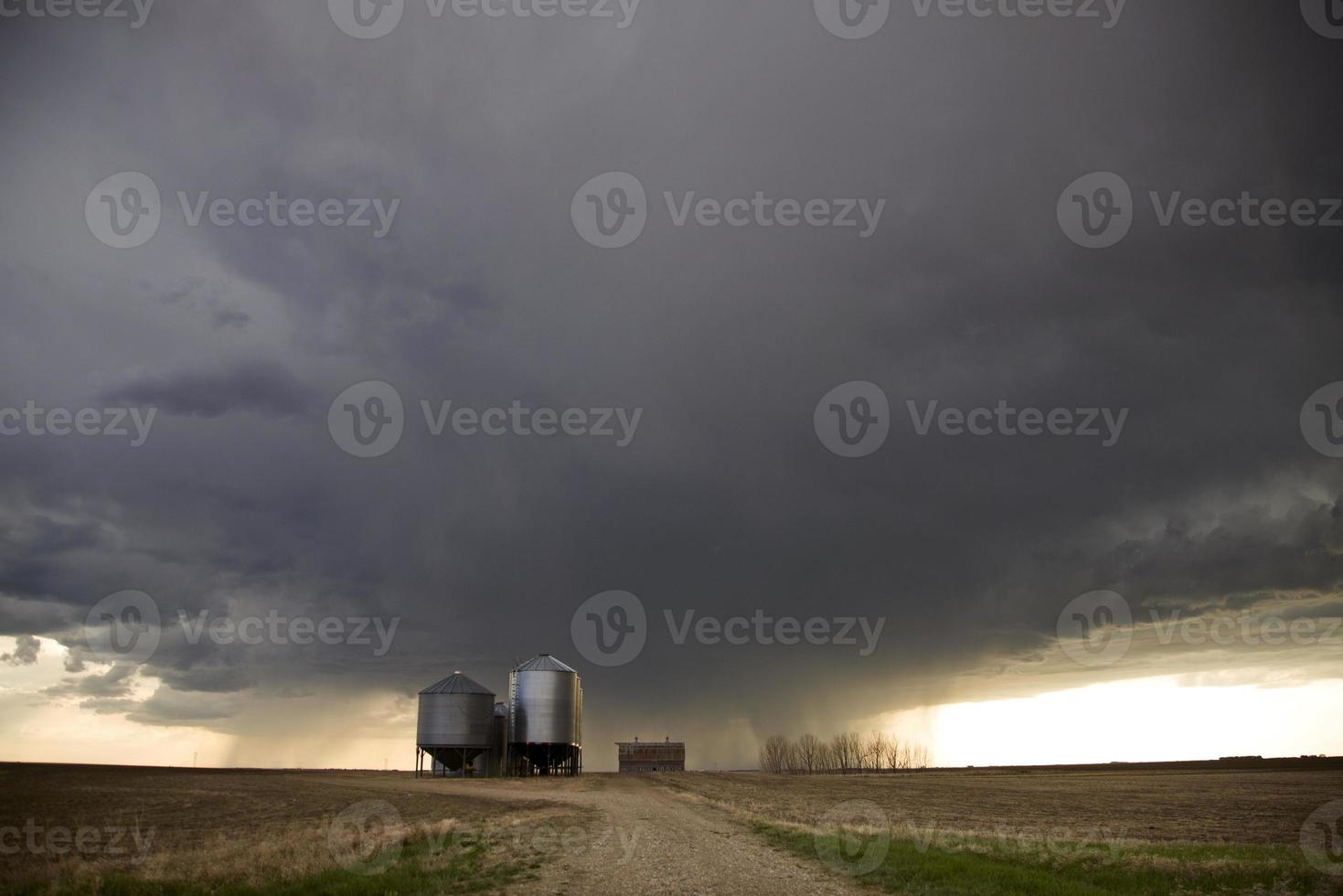 pradera nubes de tormenta canadá foto