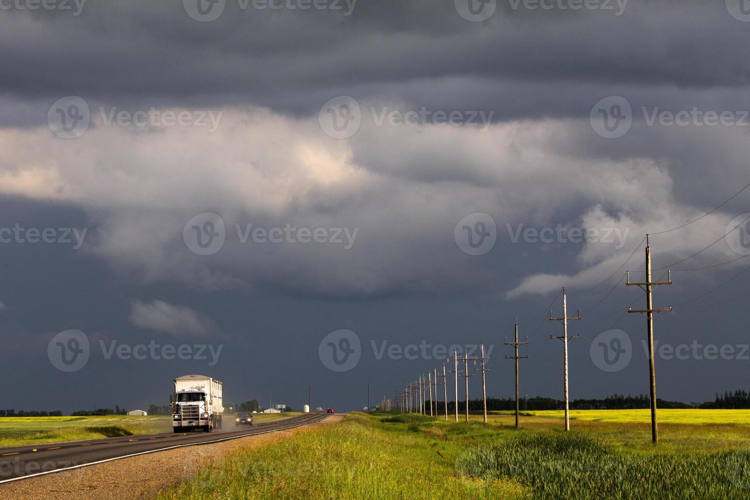 pradera nubes de tormenta foto