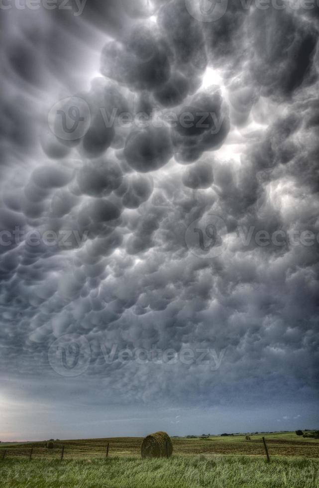 tormenta mammatus nubes canadá foto