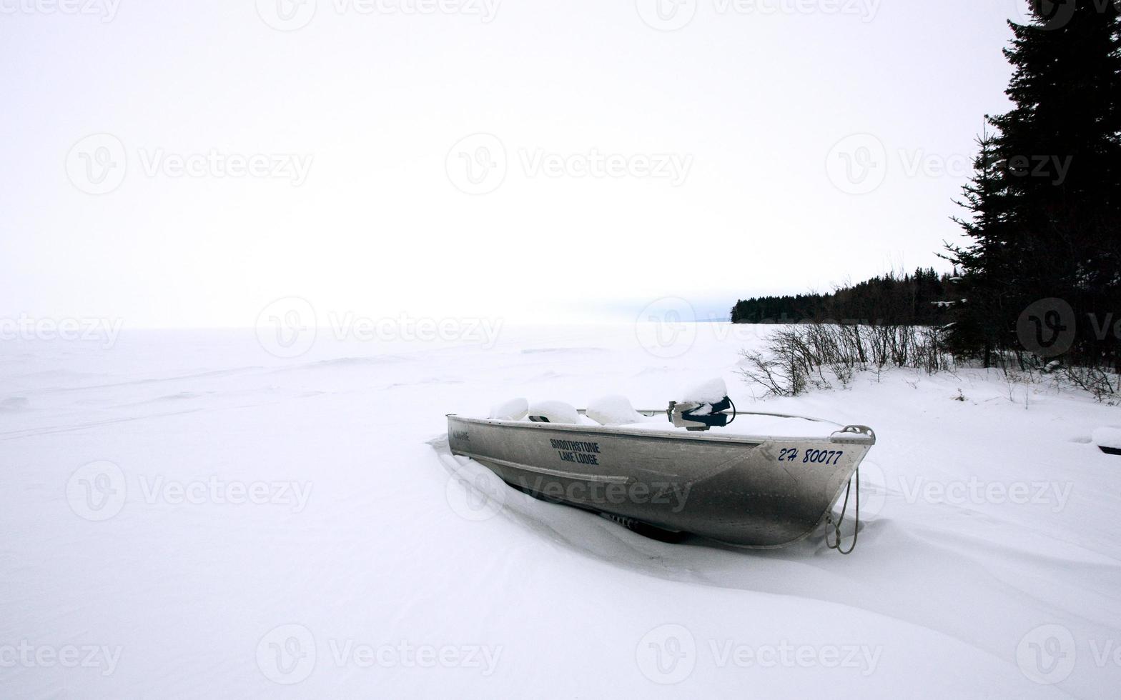 barco de pesca de invierno foto