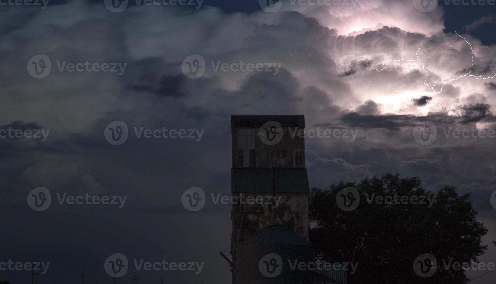 pradera nubes de tormenta foto