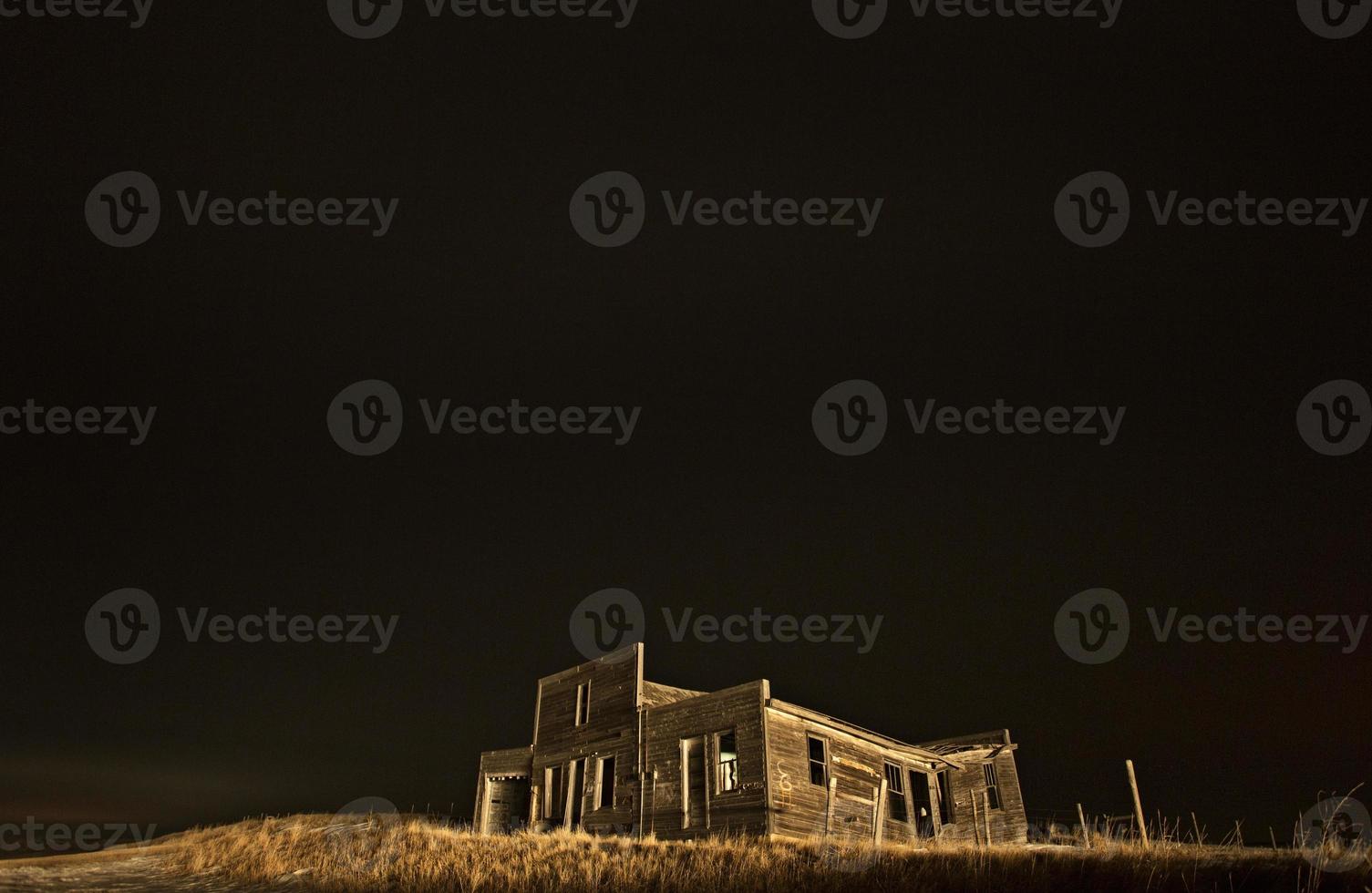 foto nocturna pueblo fantasma