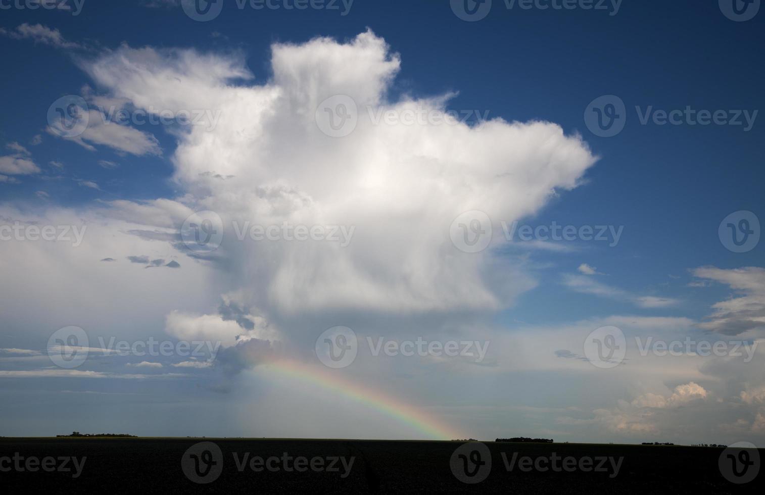 pradera nubes de tormenta foto