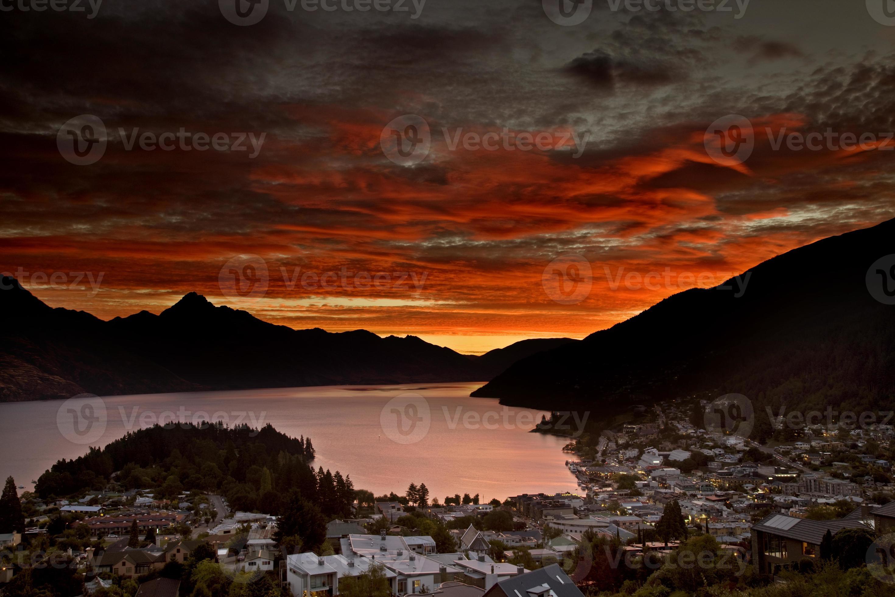 Queenstown New Zealand Sunset 5905921 Stock Photo at Vecteezy