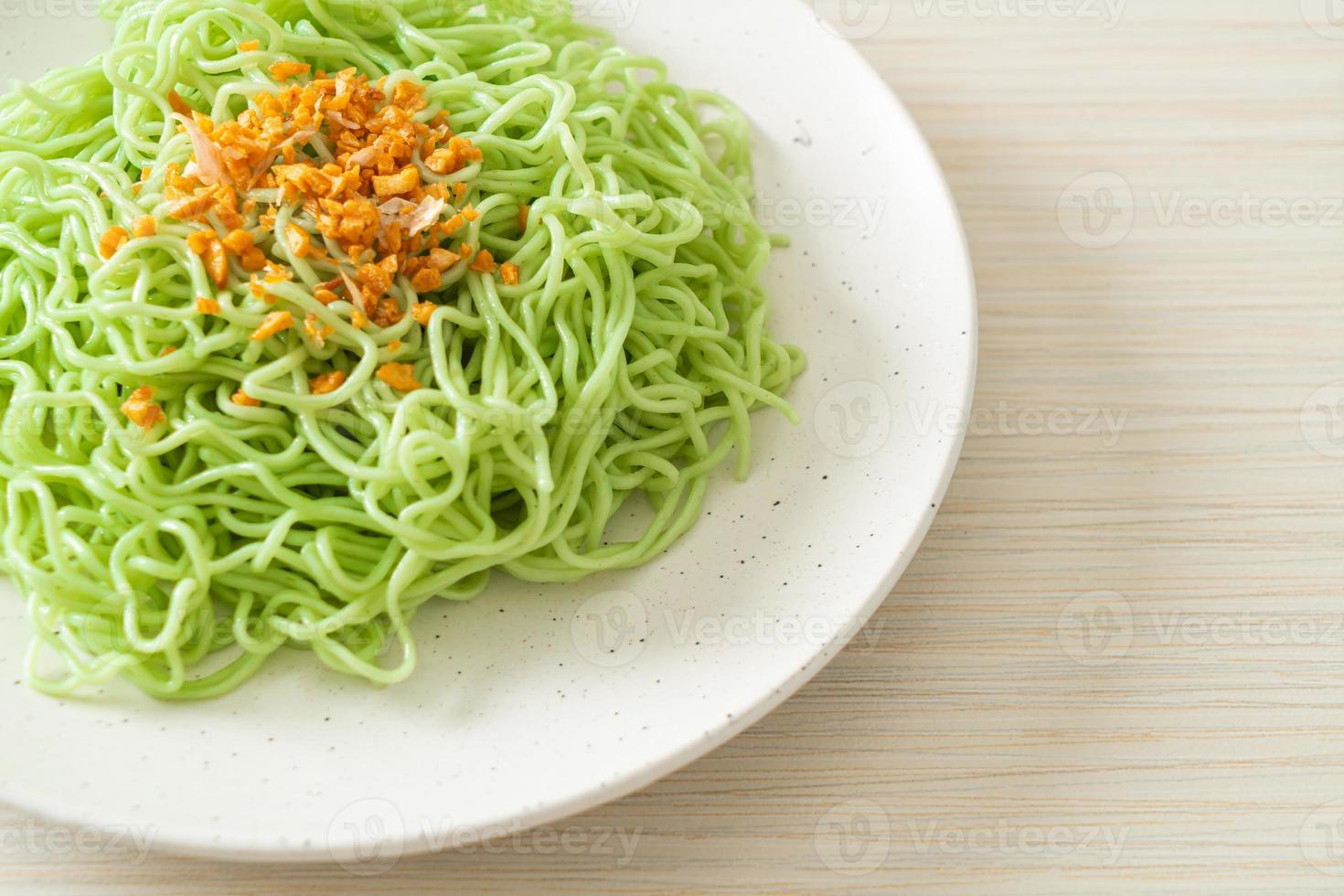 green jade noodle with garlic photo