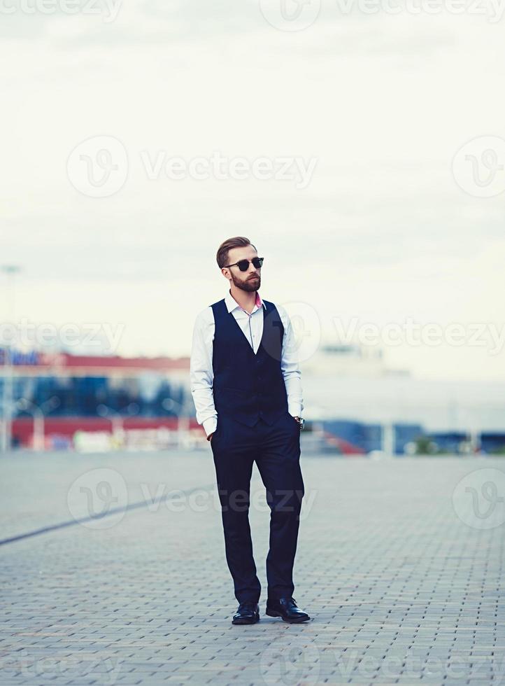 Portrait handsome businessman photo