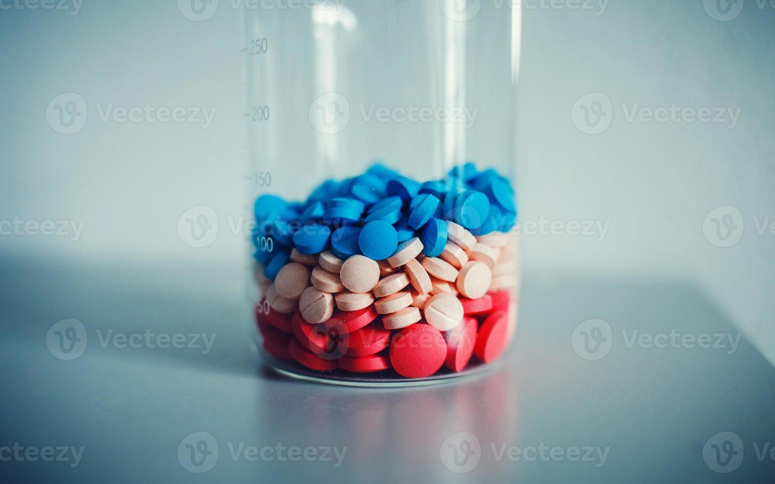 pills in a bottle with measurements 5912311 Stock Photo at Vecteezy