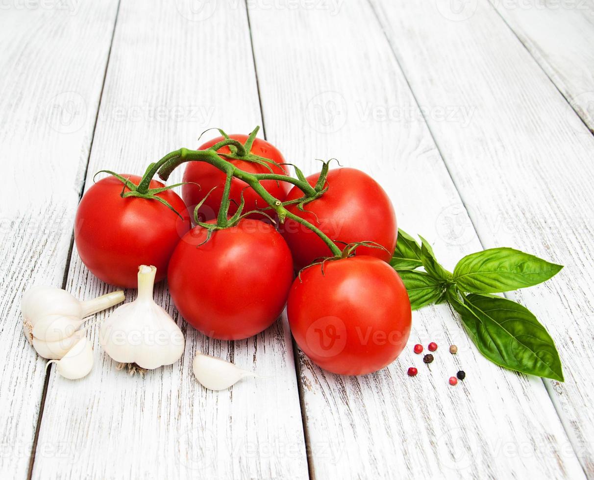 organic tomatoes and garlic photo