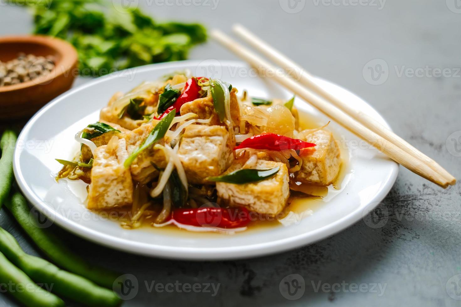 Indonesian stir fry bean sprouts mixed with fried tofu 5932748 Stock