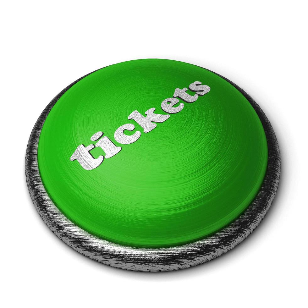 Palabra de entradas en el botón verde aislado en blanco foto