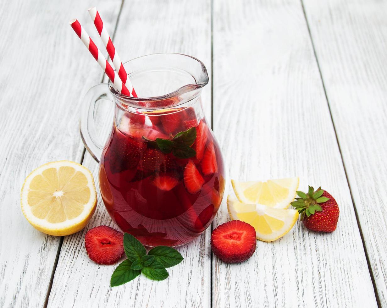 Lemonade with strawberries photo