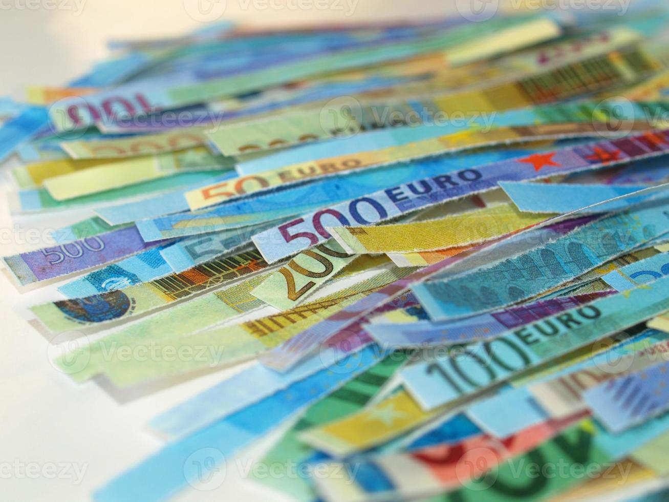 billetes de euro triturados foto