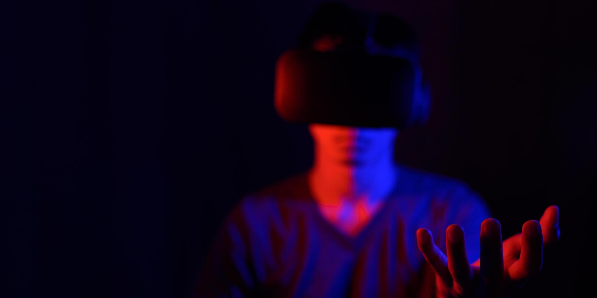 usando gafas vr, mundo simulado de la postura del cuerpo del metaverso foto