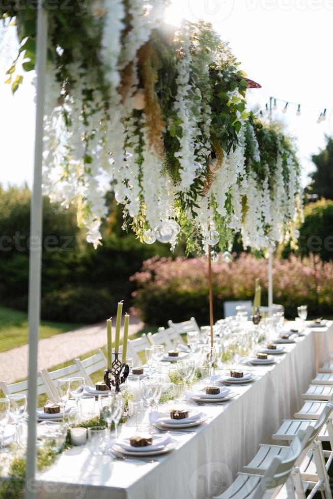 Banquet in the garden for a wedding photo