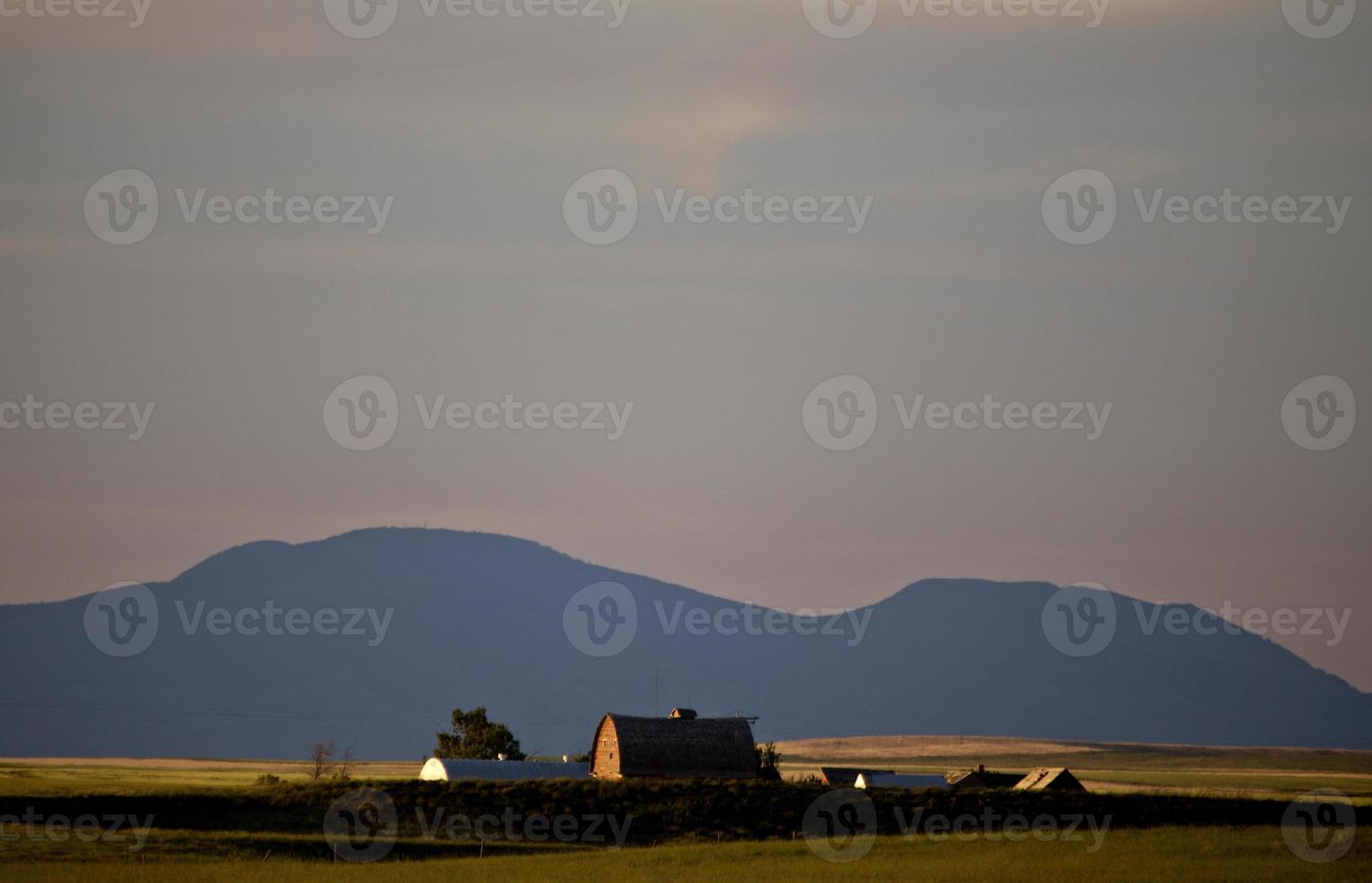 granja al atardecer foto