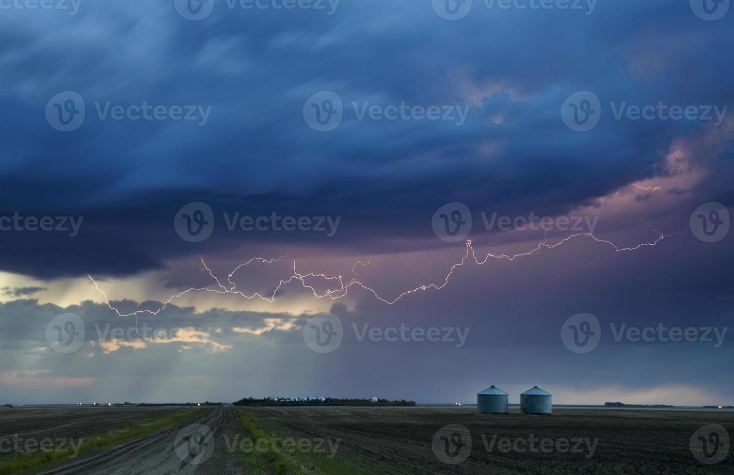 tormenta relámpago rural canadá foto