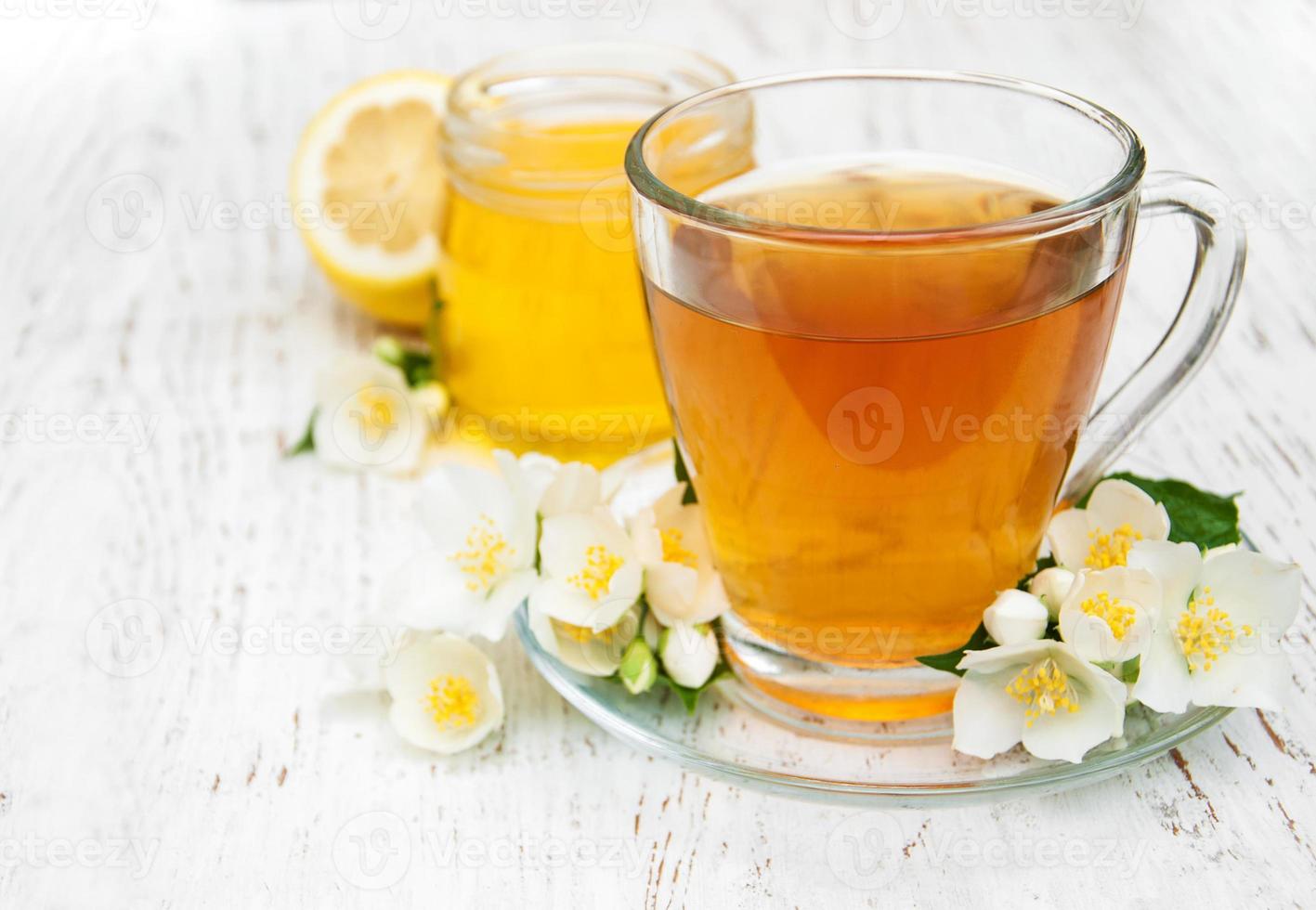 taza de té con jazmín foto