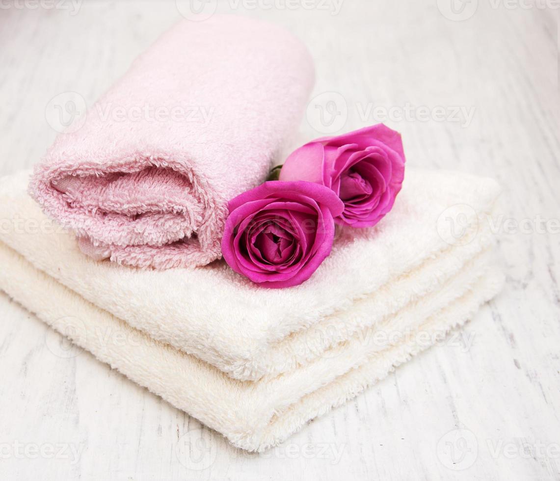 Bath towels with pink roses photo
