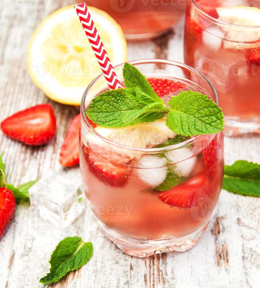 Lemonade with srtawberries photo