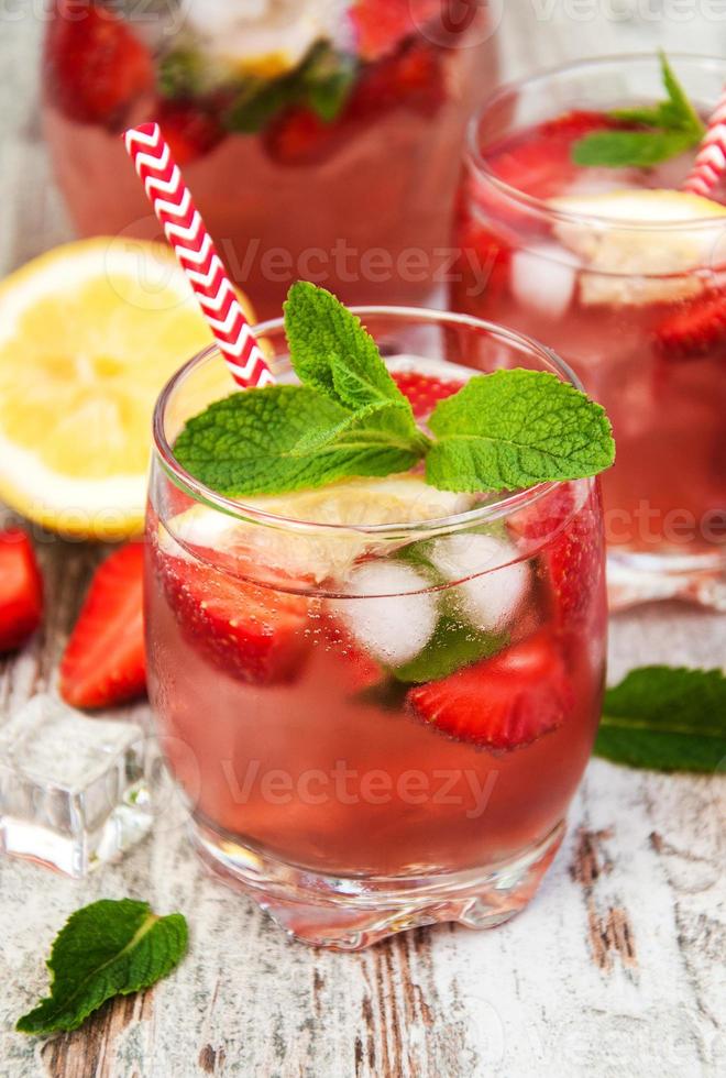 Lemonade with srtawberries photo