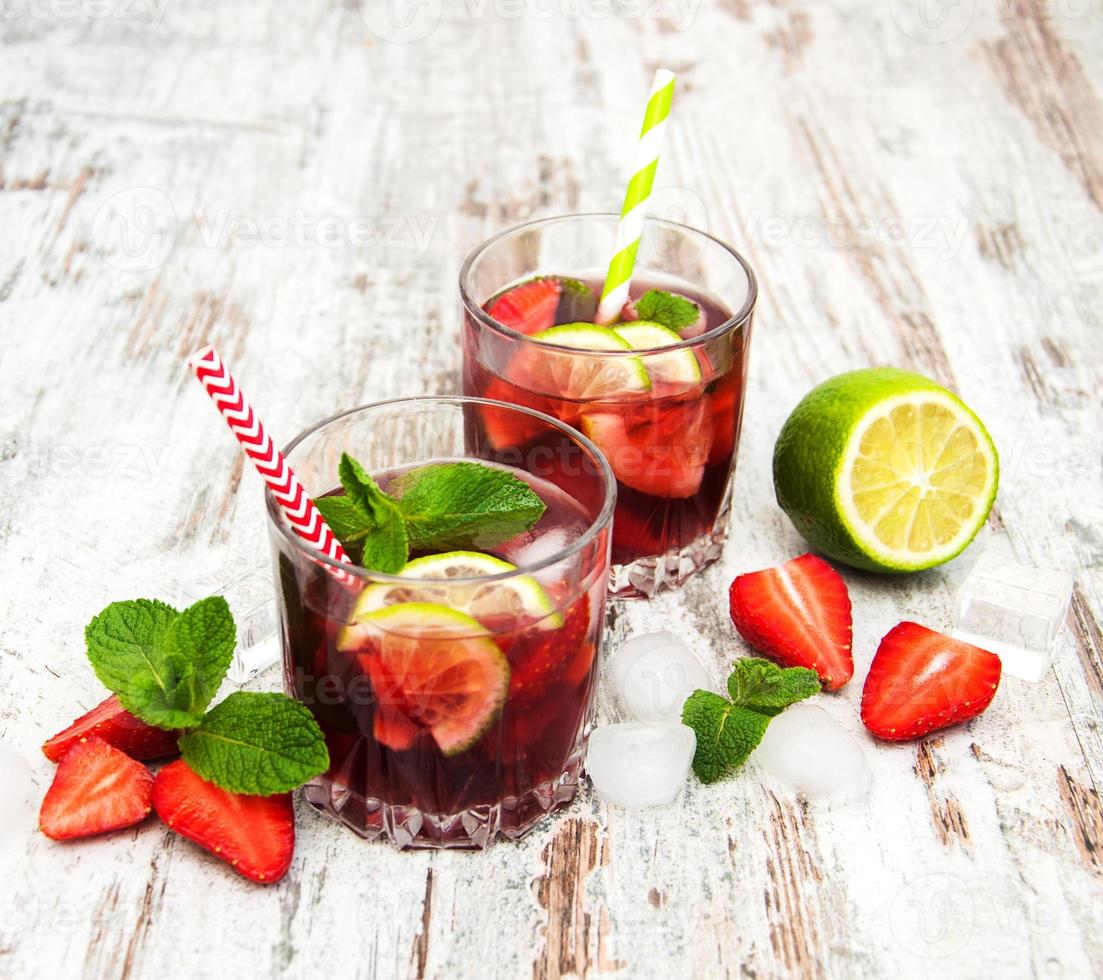 Lemonade with srtawberries photo