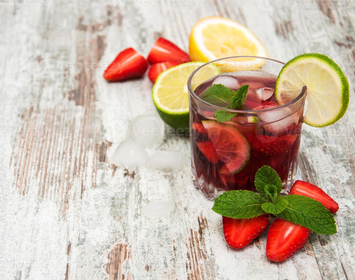 Lemonade with srtawberries photo