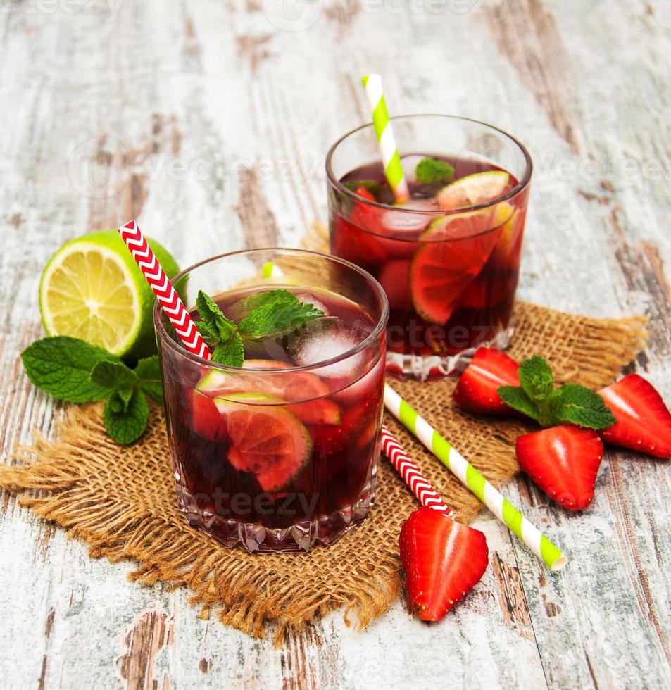 Lemonade with srtawberries photo