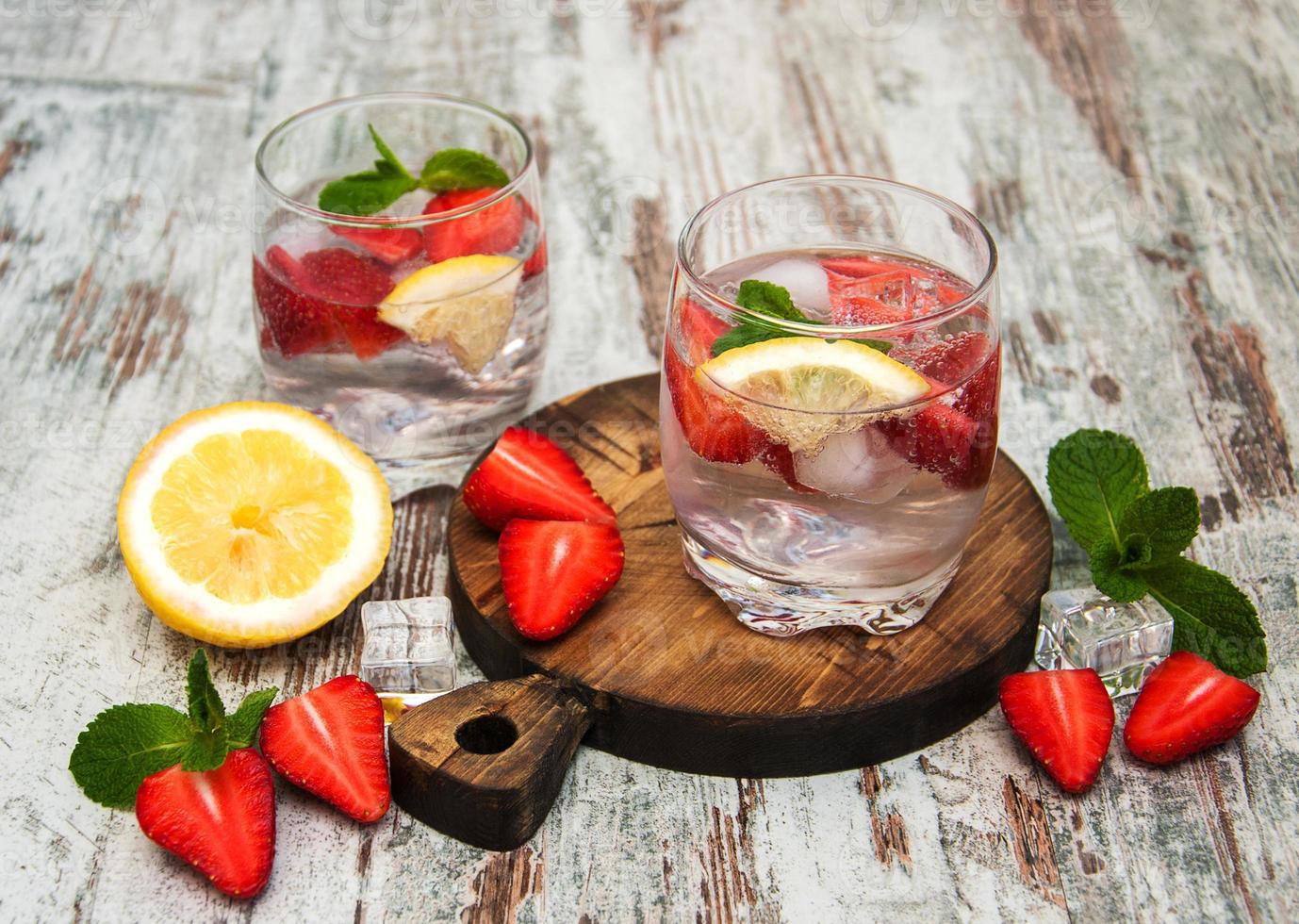 Lemonade with srtawberries photo