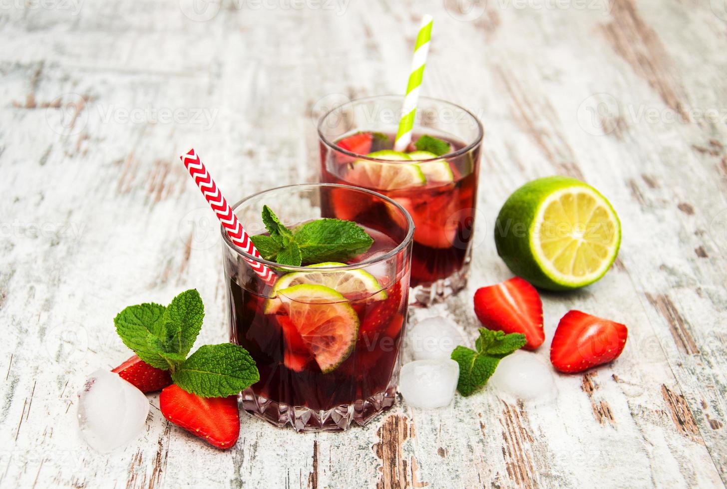 Lemonade with srtawberries photo
