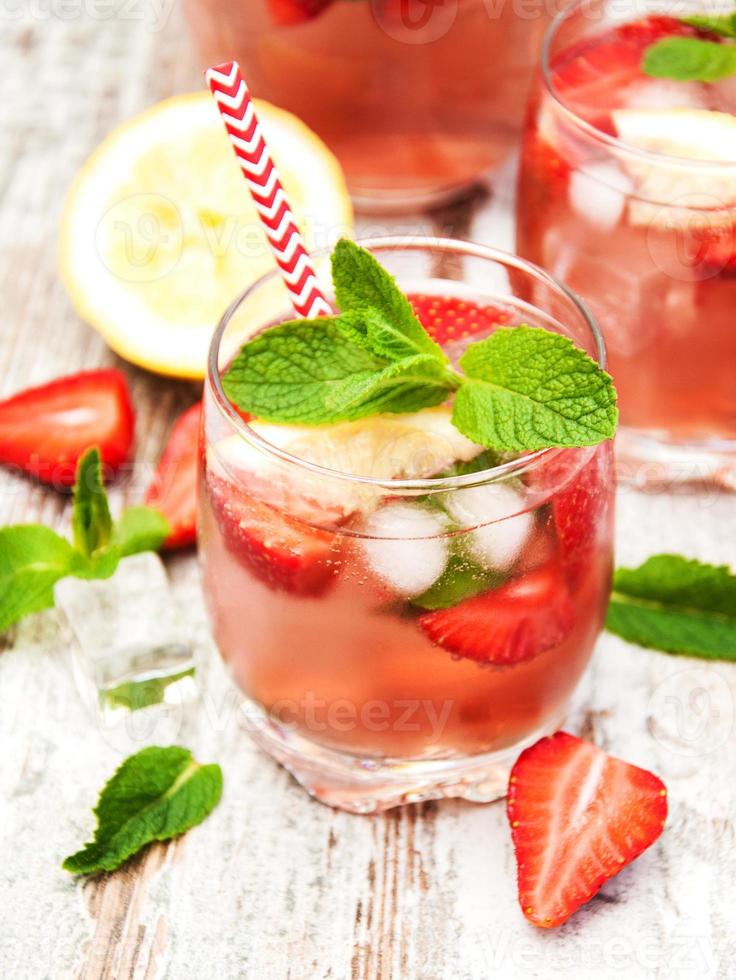 Lemonade with srtawberries photo