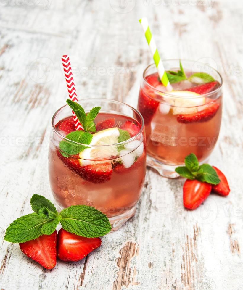 Lemonade with srtawberries photo