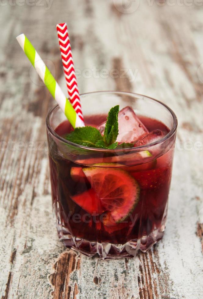 Lemonade with srtawberries photo