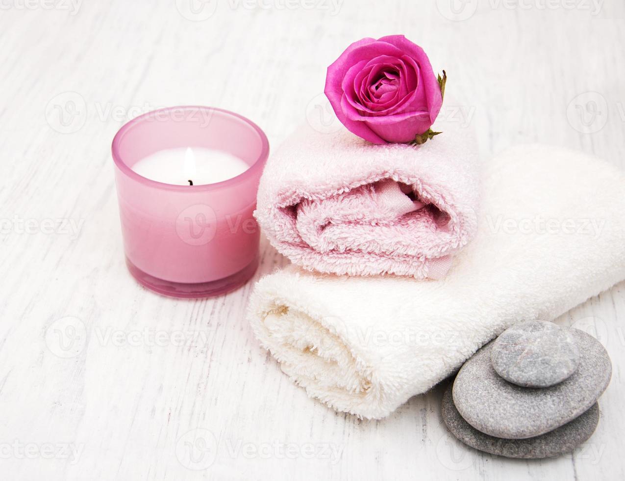 Bath towels with pink roses photo